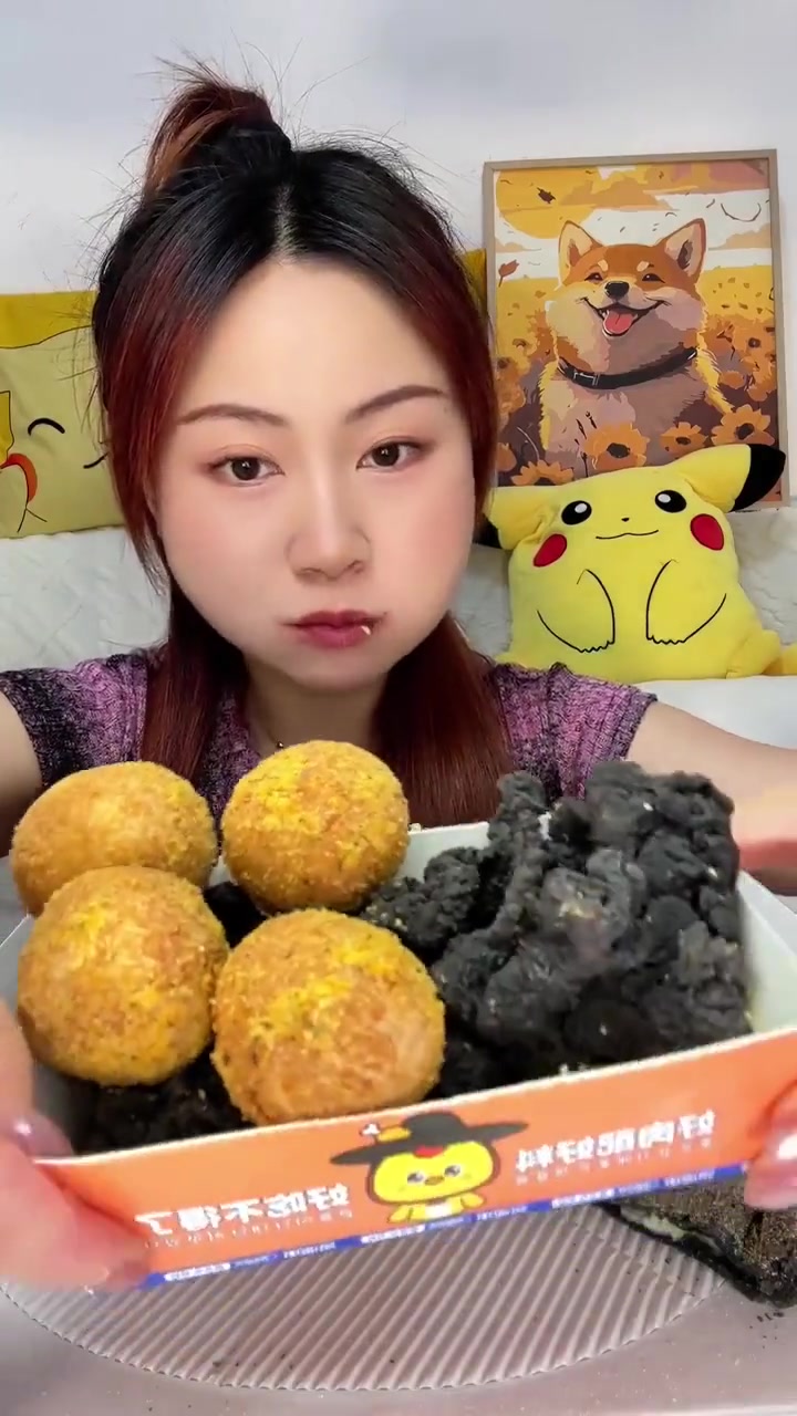 爆浆榴莲黑金披萨配芝士炸鸡,热量值拉满的一餐好幸福