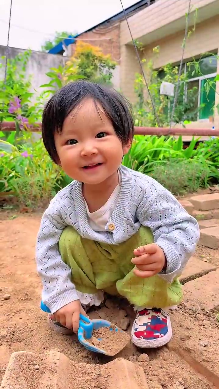 野菜第三弹，第一次用蚂蚱菜做煎饼，意想不到的好吃