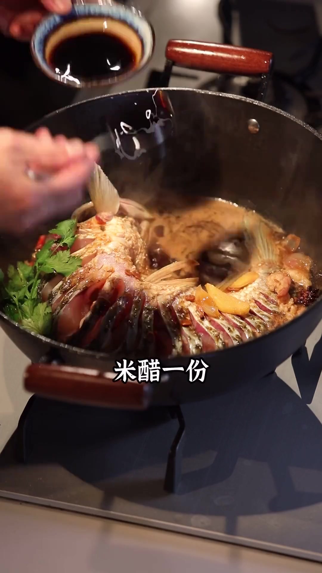 做东北特色铁锅炖鱼，处理到炖煮全程详解