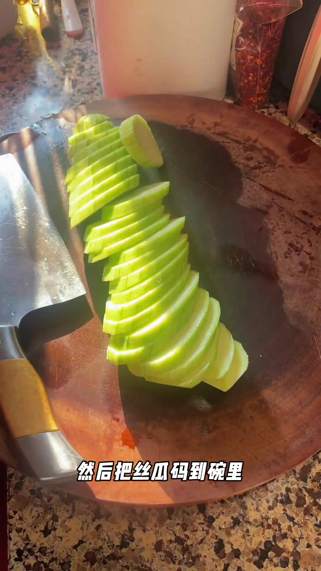 浏阳蒸菜：虾皮蒸丝瓜，不爱辣椒的快来蒸！