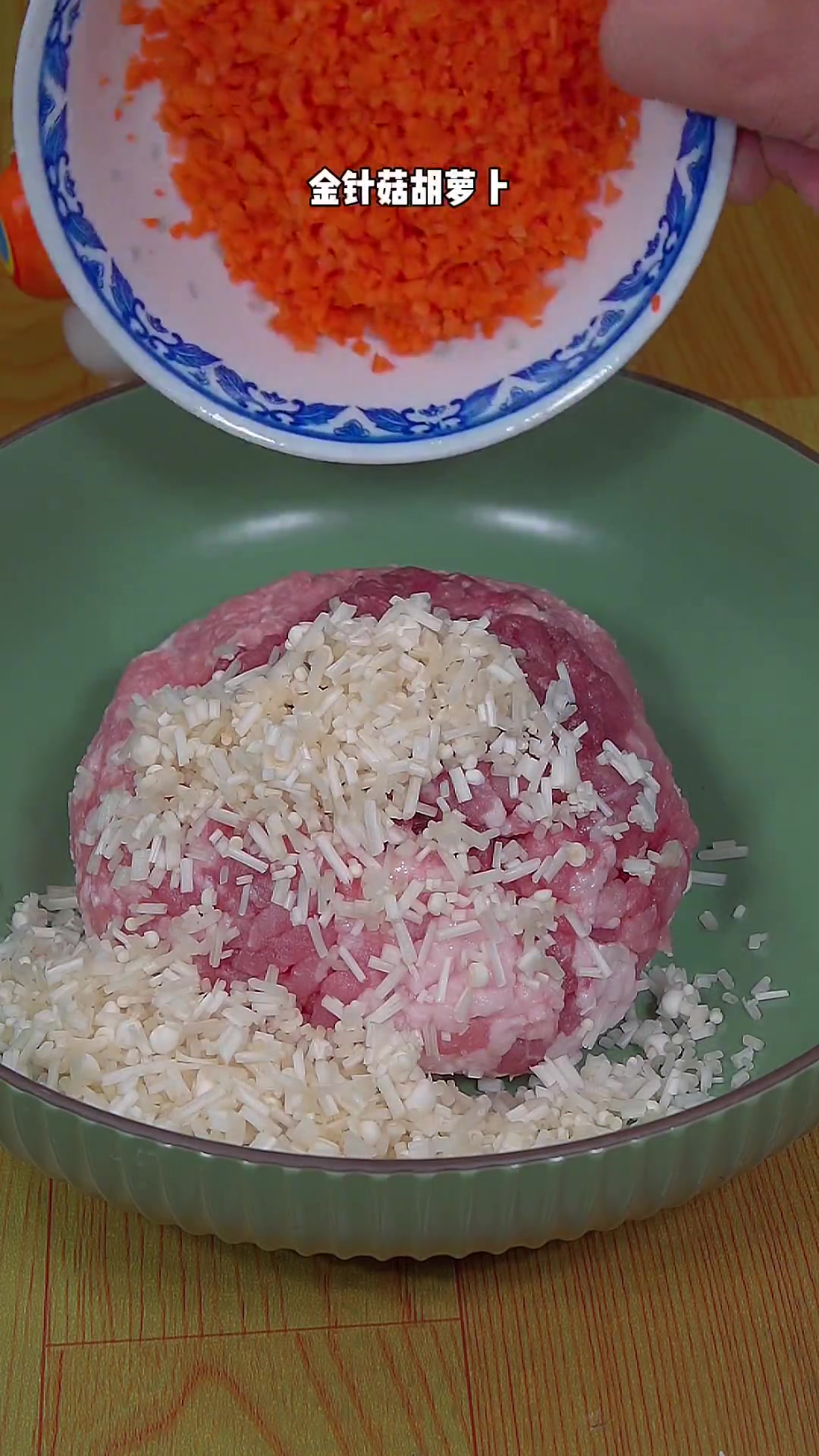 这样做的蔬菜丸子焦香酥脆，大人孩子都爱吃