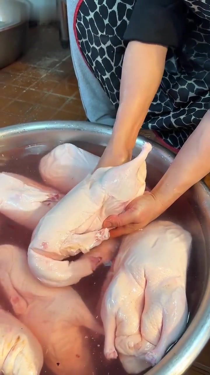 广东脆皮烧鸭的前期处理方法
