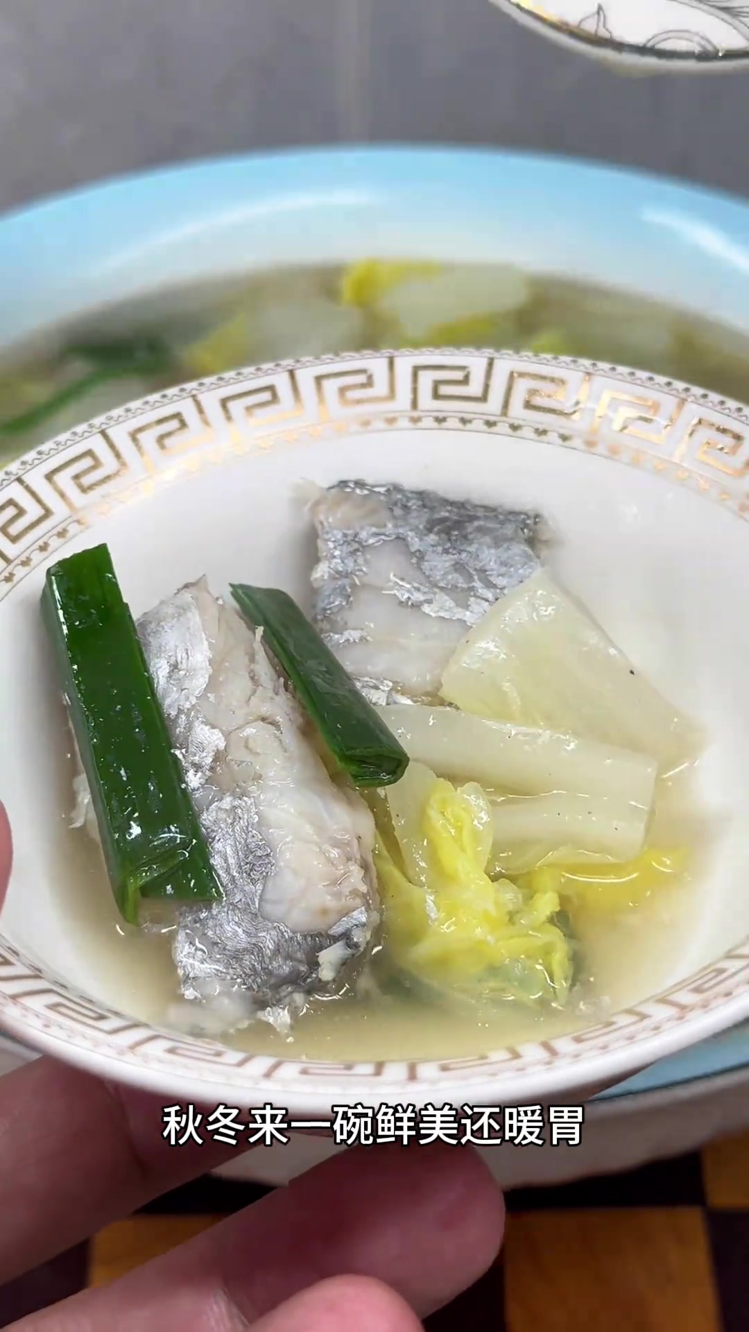 今日做舟山家常菜:大白菜煮带鱼,味鲜好吃