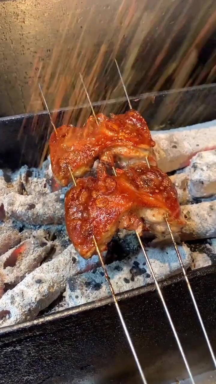 超狠烤鸡头教程嘎嘎香的独特吃法