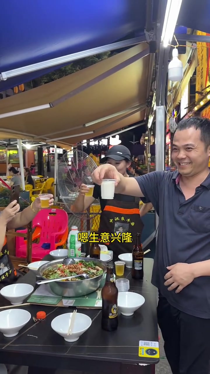 今日生意好,煮宵夜犒劳员工