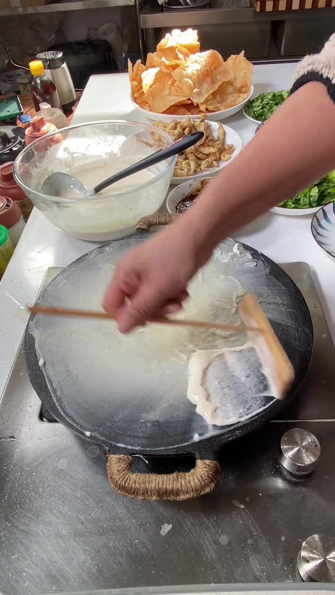 路边摊大煎饼新做法,在家实现煎饼自由