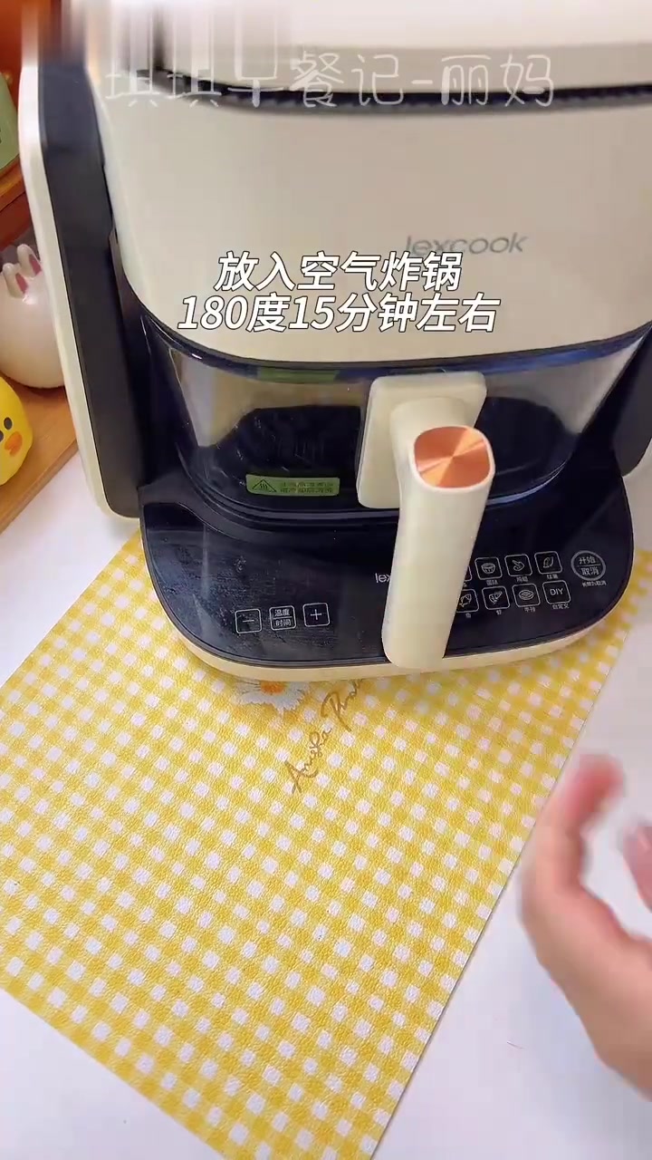 小学生早餐100天不重样/今天做了超又营养丰富的太阳蛋可颂早餐拼盘～