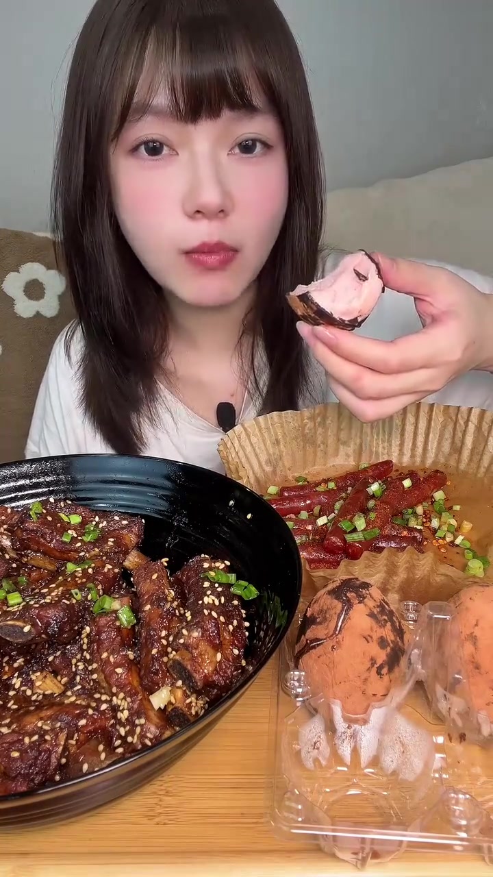 酥烂脱骨的糖醋排骨+巧克力脆皮乳酪蛋