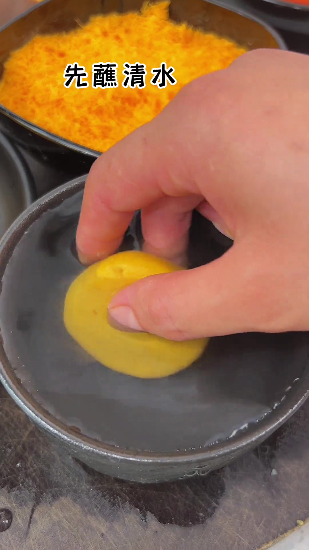 在家用面包糠炸南瓜饼简单好吃，干净实惠