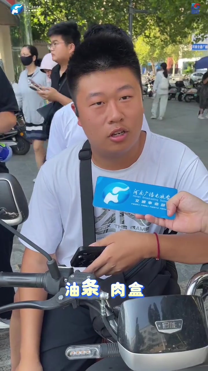 「河南的胡辣汤和什么最配？」作为河南早餐界“扛把子”的胡辣汤，到底和什么一起喝最配？快来评