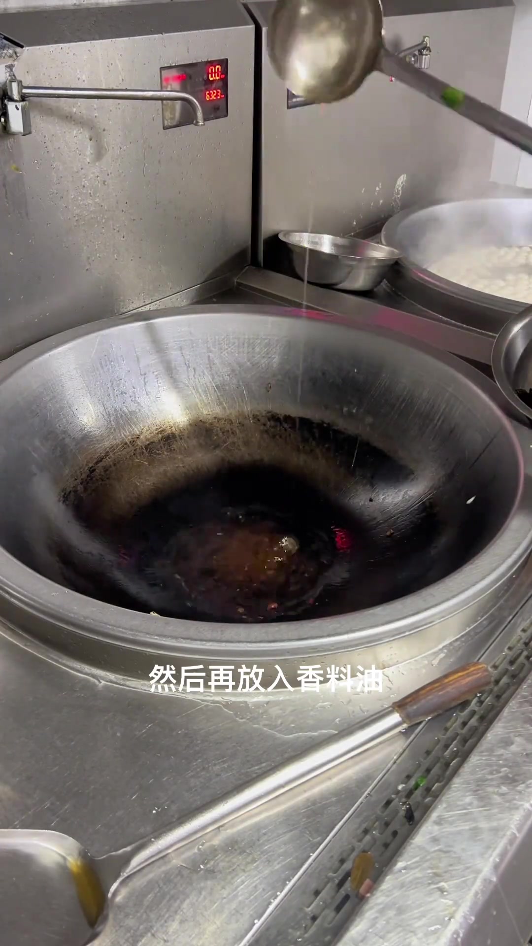 食堂主厨分享蒸饭和炒饭制作教程