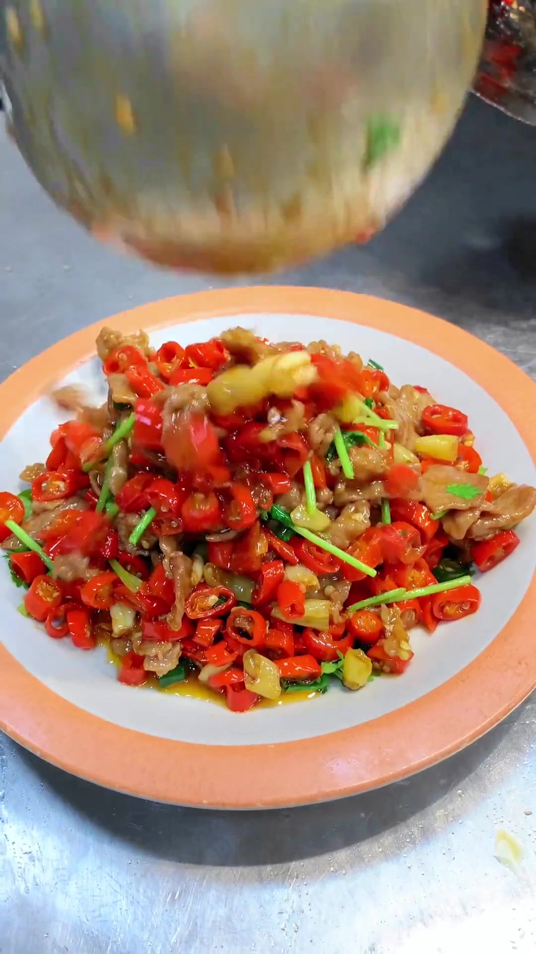 今天教你做超下饭的香菜小黄牛肉
