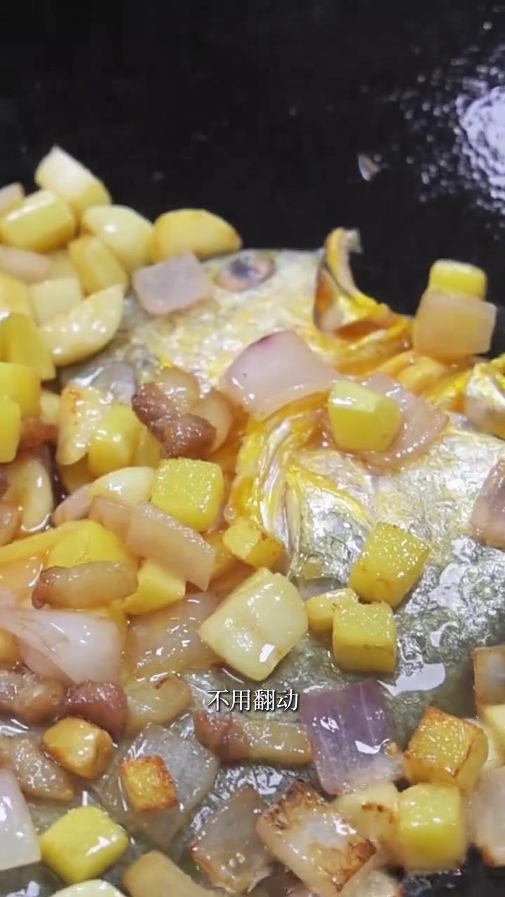 黑珍珠餐厅同款雪菜笋丝大黄鱼，主厨教你还原