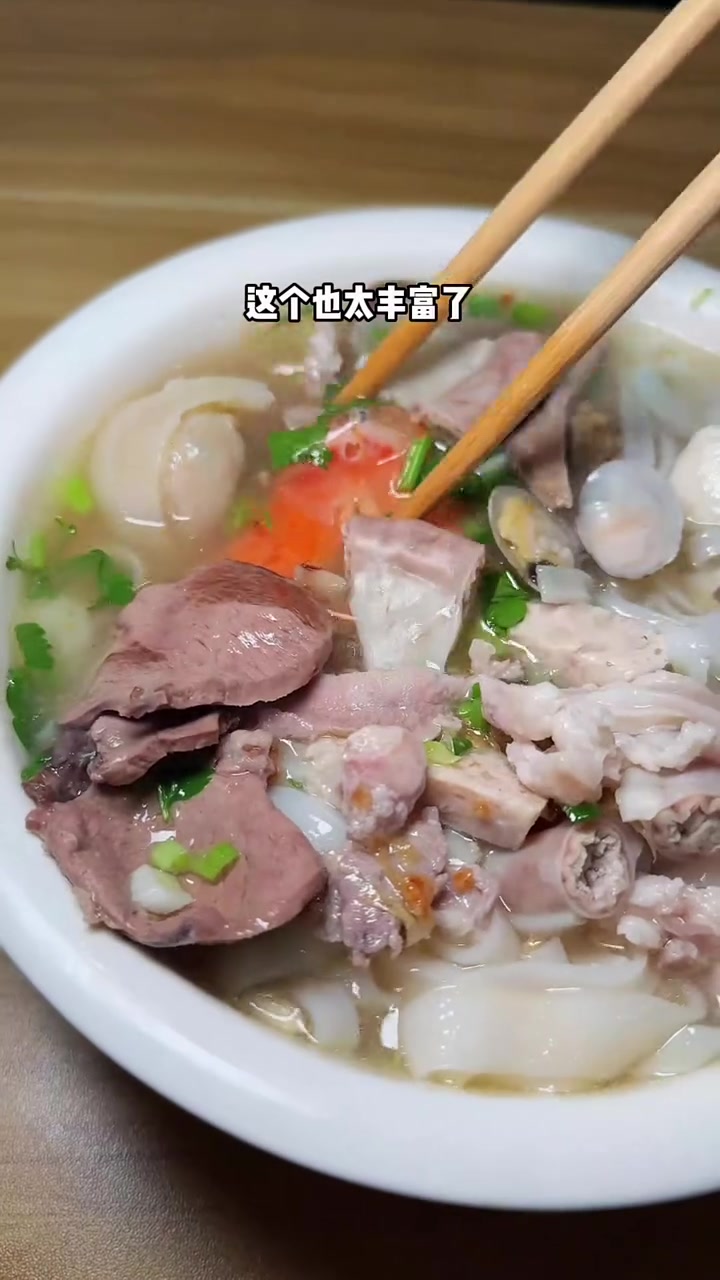 街边开在干杂店的潮汕粿条汤,25一盆汤鲜味美