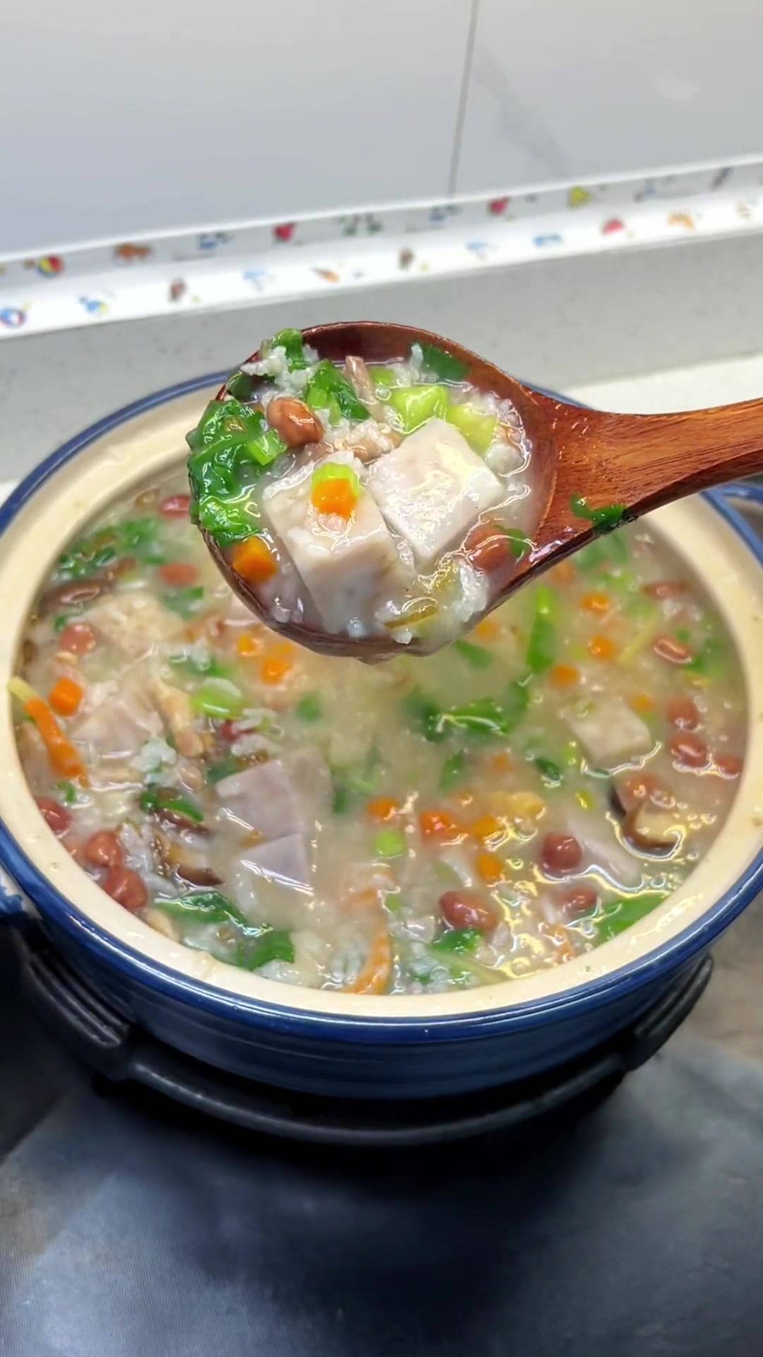 咸粥应该是闽南大部分人都爱的一道美食了,做法简单又美味~