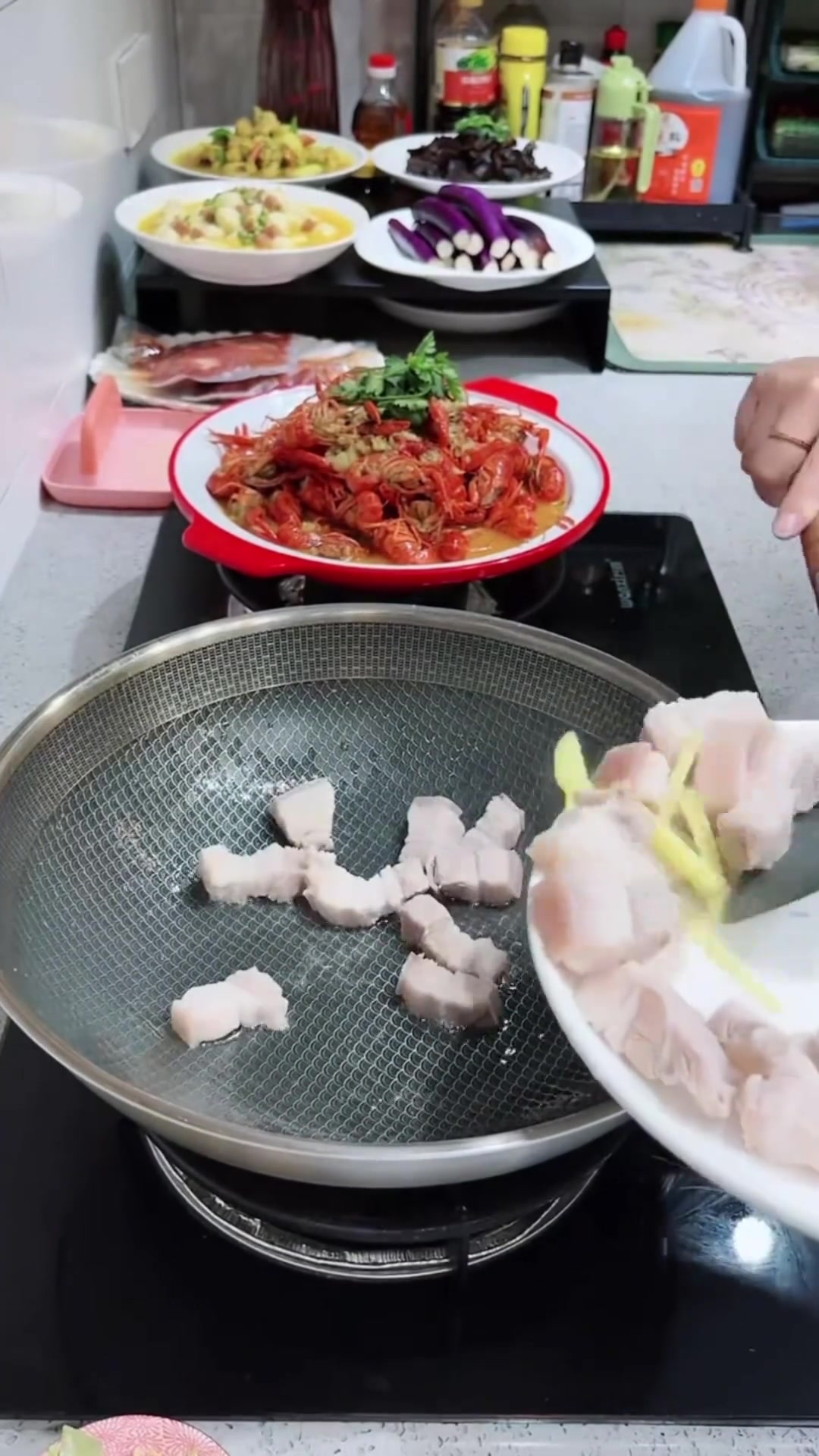 鹌鹑蛋红烧肉：肥而不腻，瘦而不柴的红烧肉做法来了，简单明了