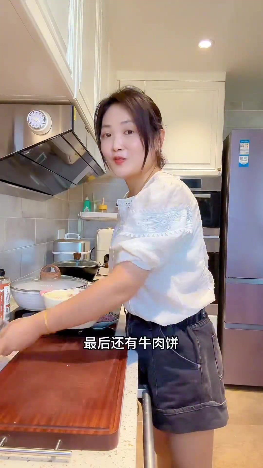 孩子们开学了,今天做了四种肉饼做备餐,不管是夹个馒头做个汉堡配个面条啥的都特别方便!