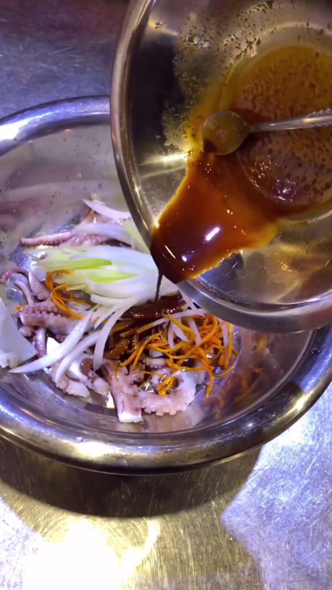 好多朋友问八爪鱼凉菜做法，今天教大家