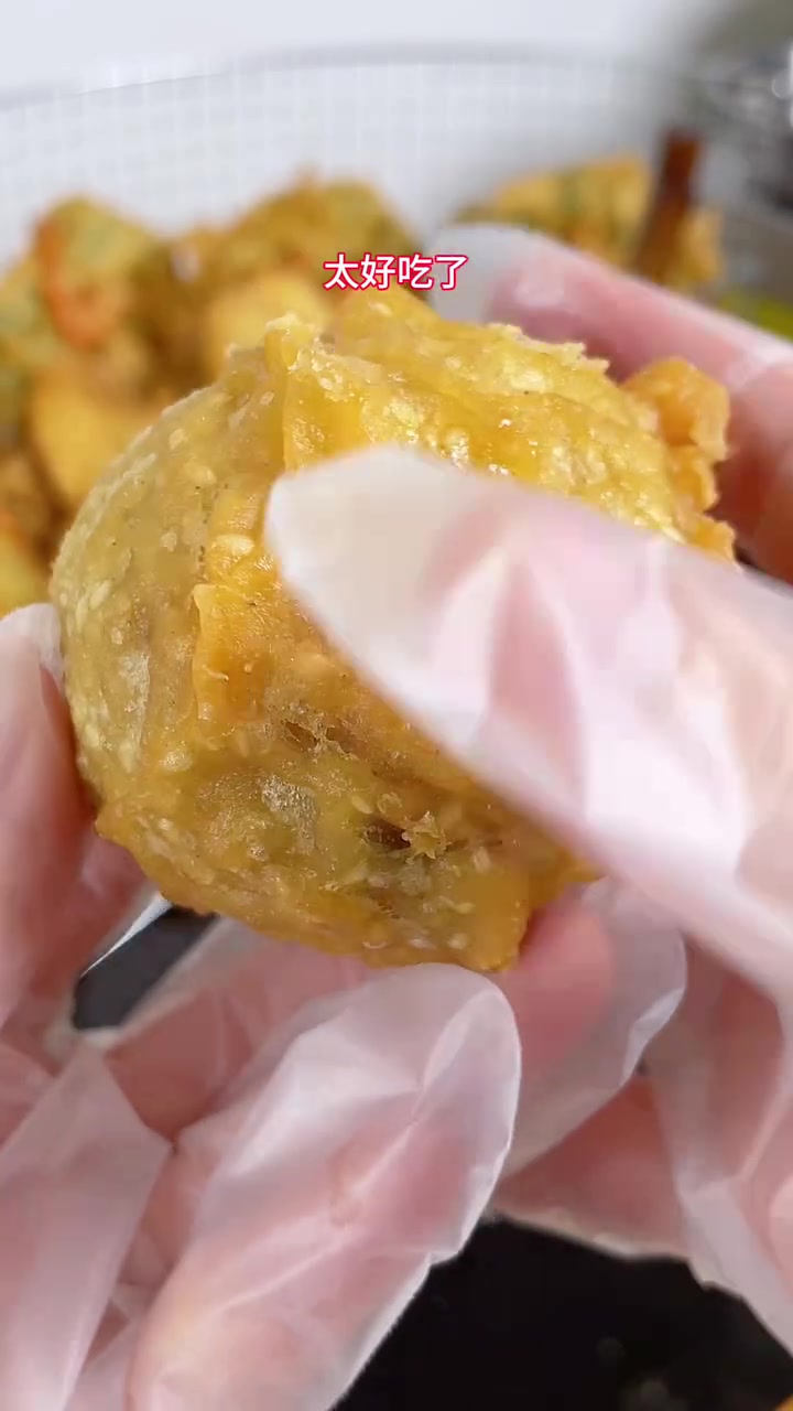 湛江特色小吃炸虾饼等，又香又脆百吃不厌