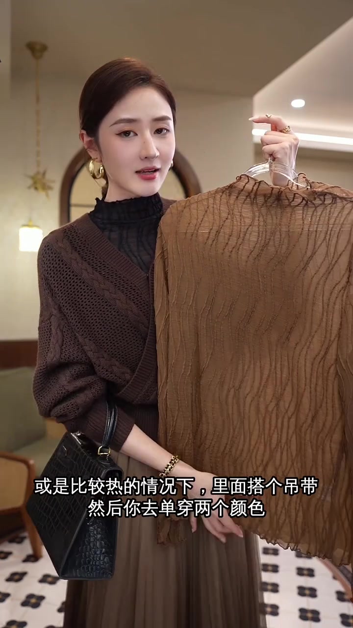 时尚叠搭技巧:高领打底衫搭配大衣,轻松提升时髦度