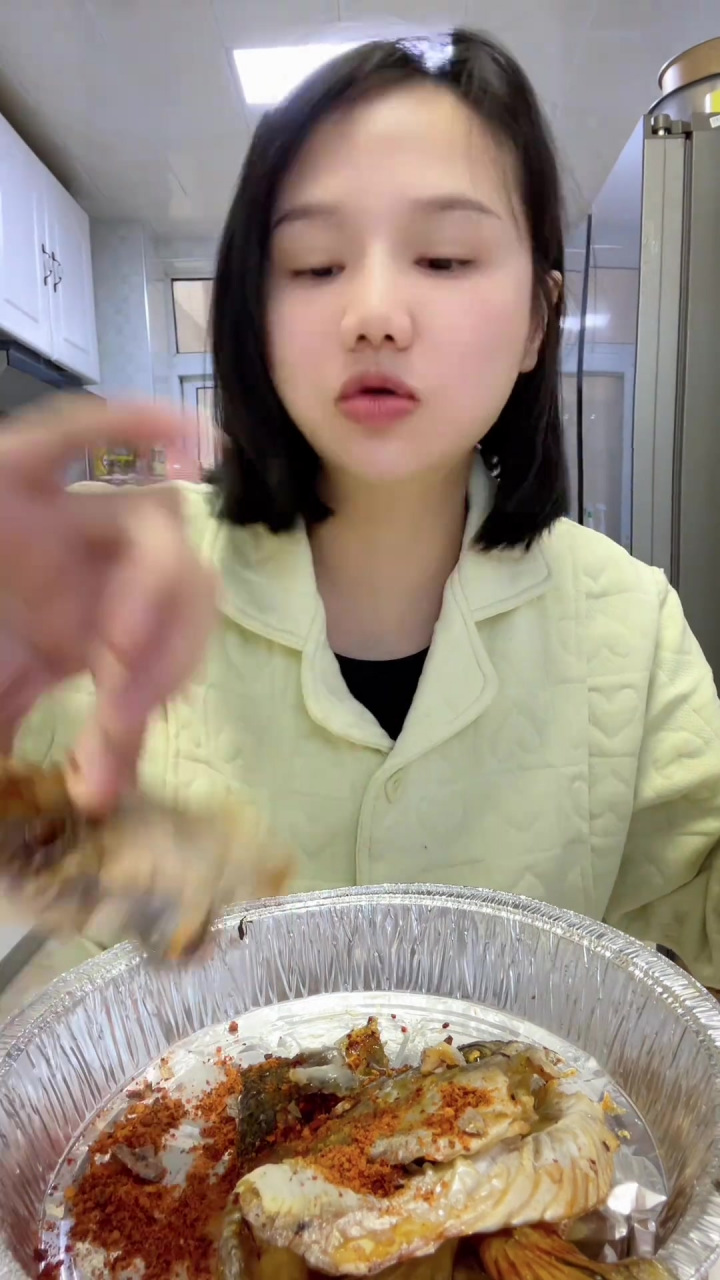 烤三文鱼头油脂多肉多超好吃五块一个