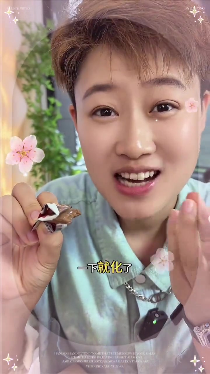 啊啊啊!原来 德芙 的含义是Do you love me呀!哪个女生能拒绝这样的浪漫呀!想