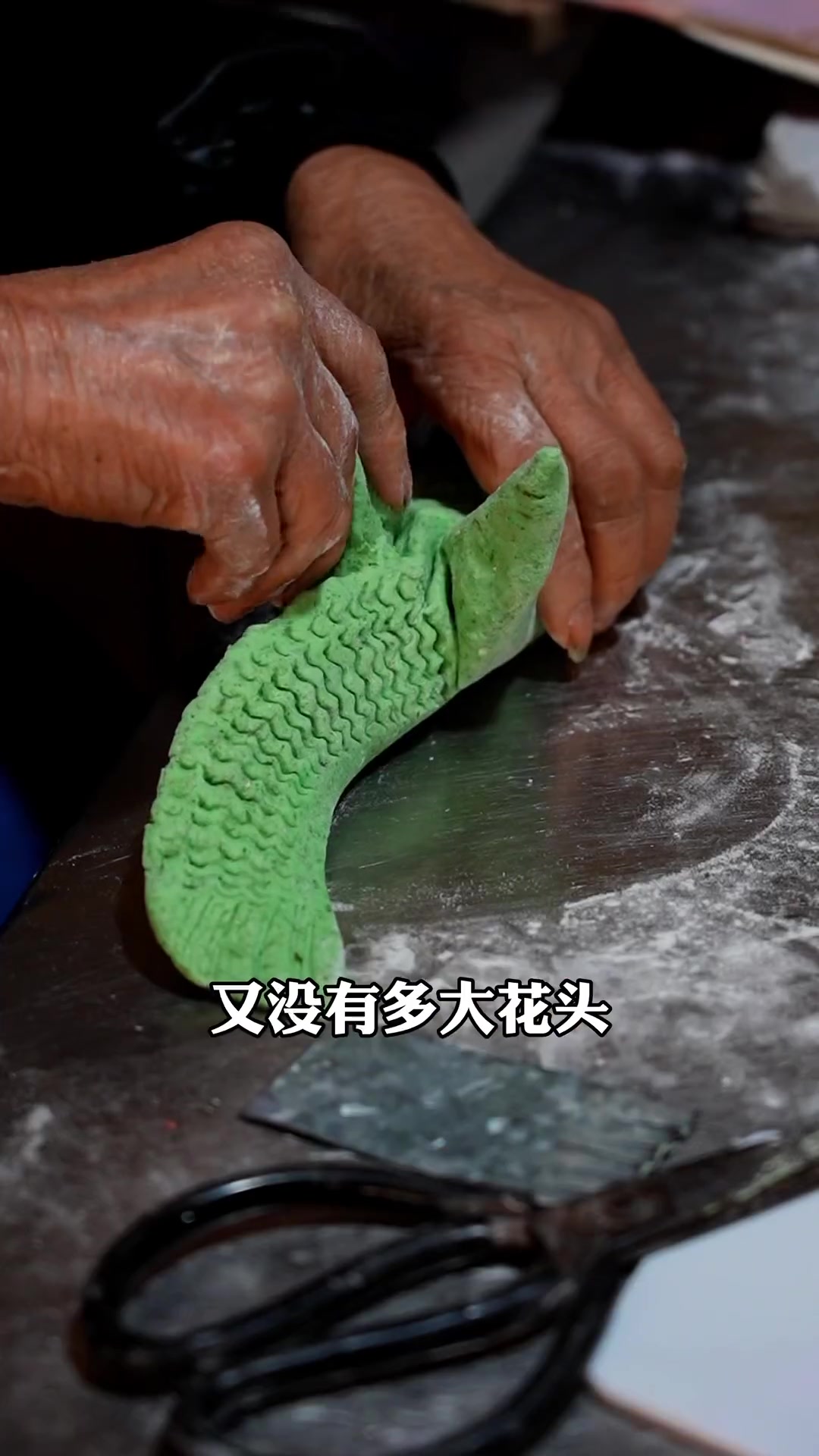湖州古村里一百多年的龙头糕，龙、鲤鱼、菱角、荸荠等糕团栩栩如生，现在很多人都没有见过！