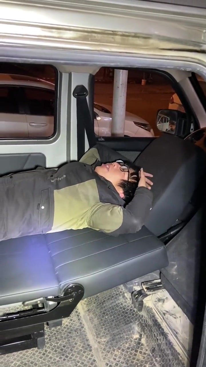 长安之星9，座椅改平，改装过程几分钟，不需要请人，自己就可以安好