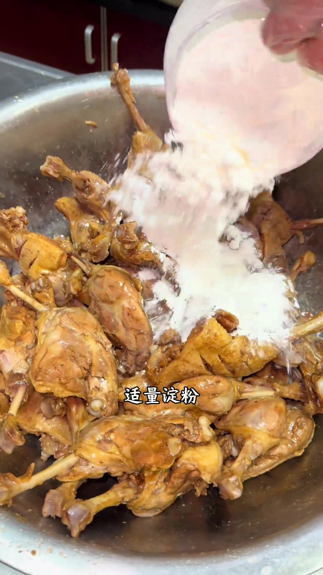 食堂椒盐香酥鸭腿教程,先卤后炸超香!