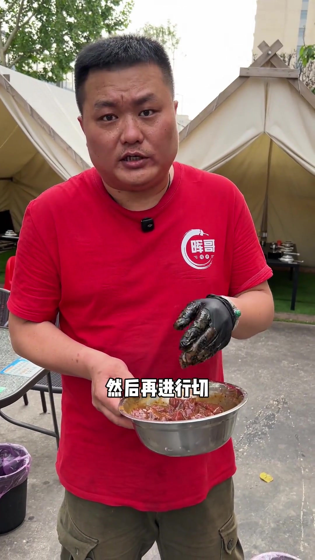 牛肉串配上黑胡椒酱再配上凤梨简直一绝