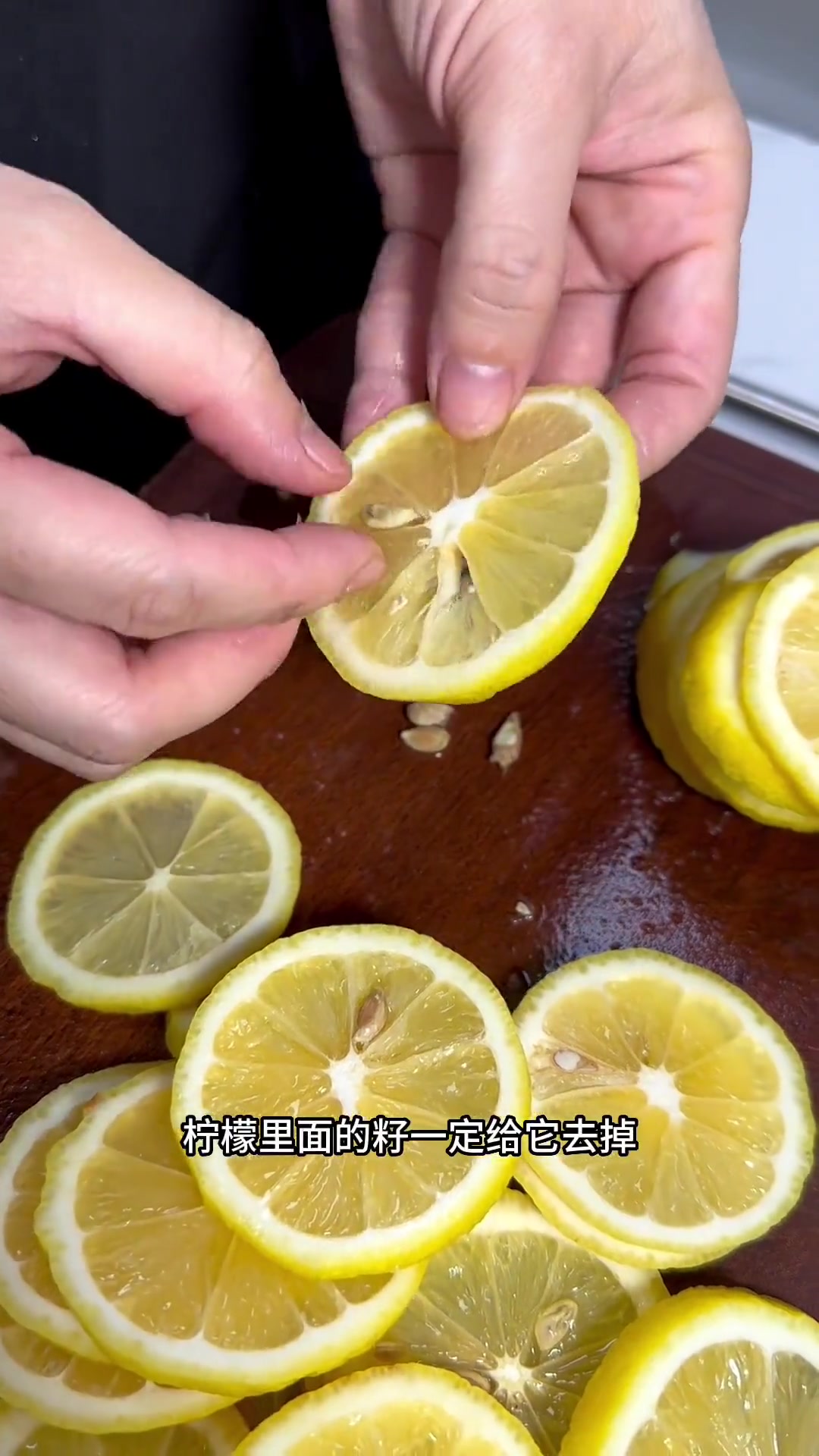 摆摊小姐妹教做百香果金桔柠檬茶,解暑一夏