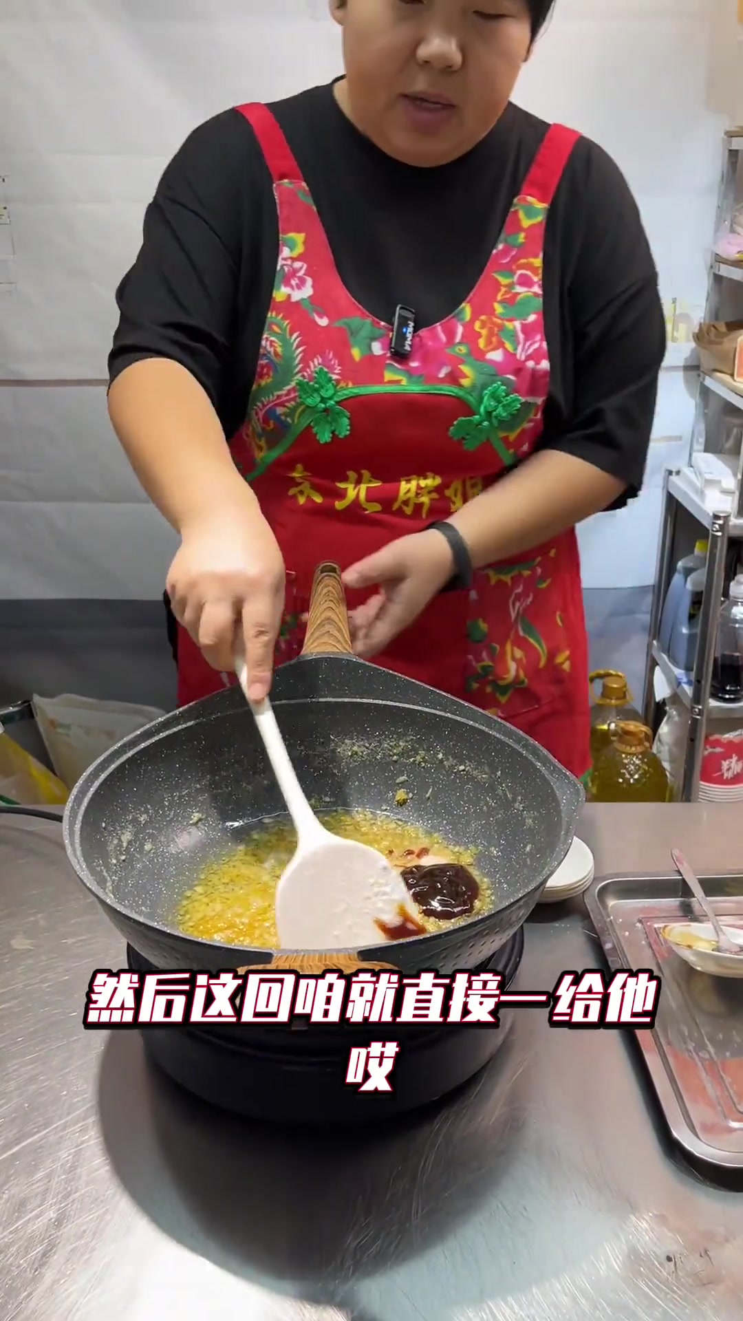 金蒜做法：蒜蓉粉丝、大虾、娃娃菜、锡纸花甲粉教程