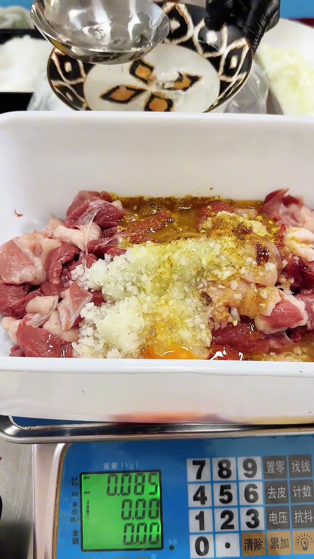 新疆腌制羊肉串操作