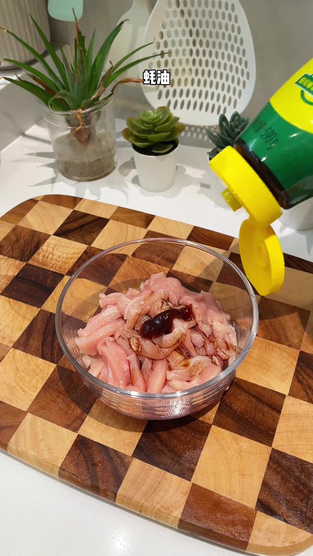 不知吃啥？试试低卡鱼香肉丝配糙米饭！