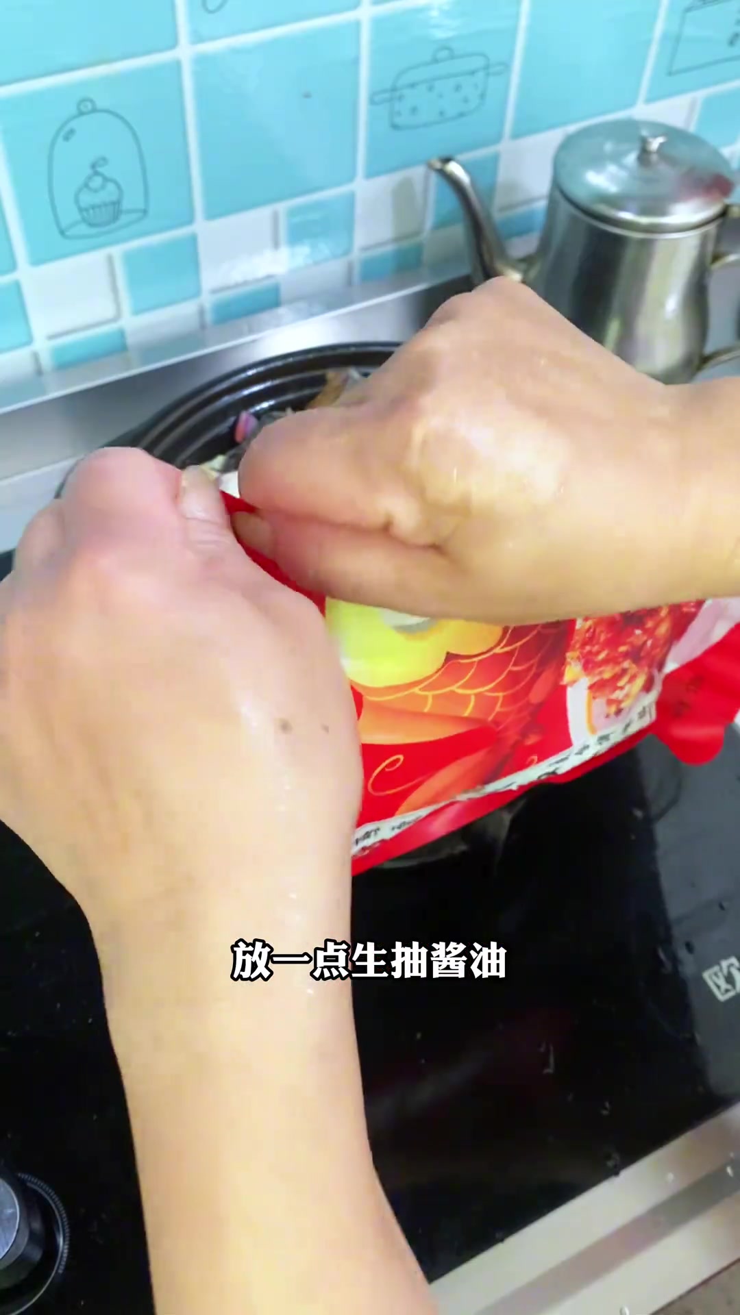 花十几元买雄鱼头做剁椒鱼头煲,荤素搭配开胃