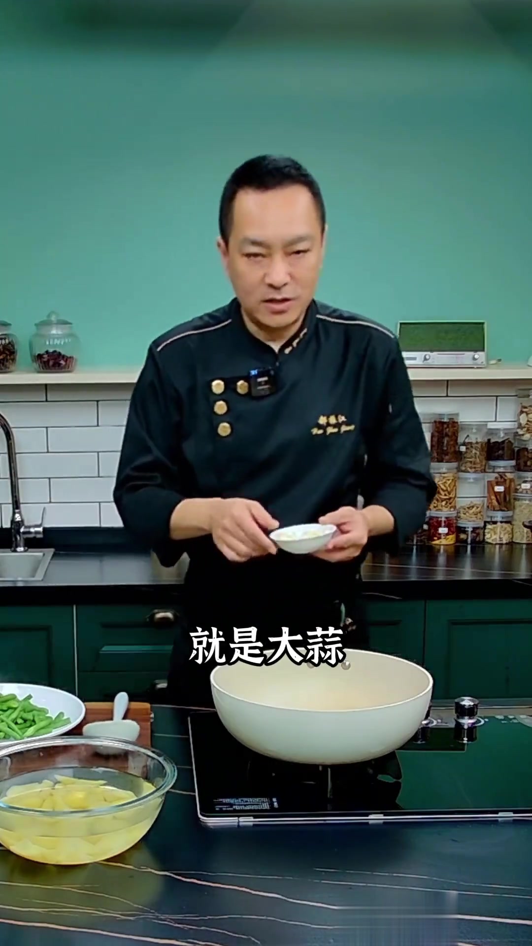 喜欢素菜的看过来！老郝教你做土豆烧豆角
