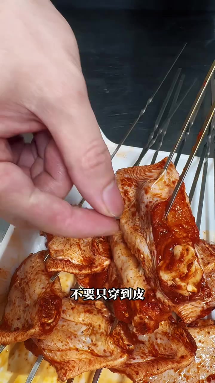 掌握鸡翅中腌制步骤细节，好吃过瘾还简单