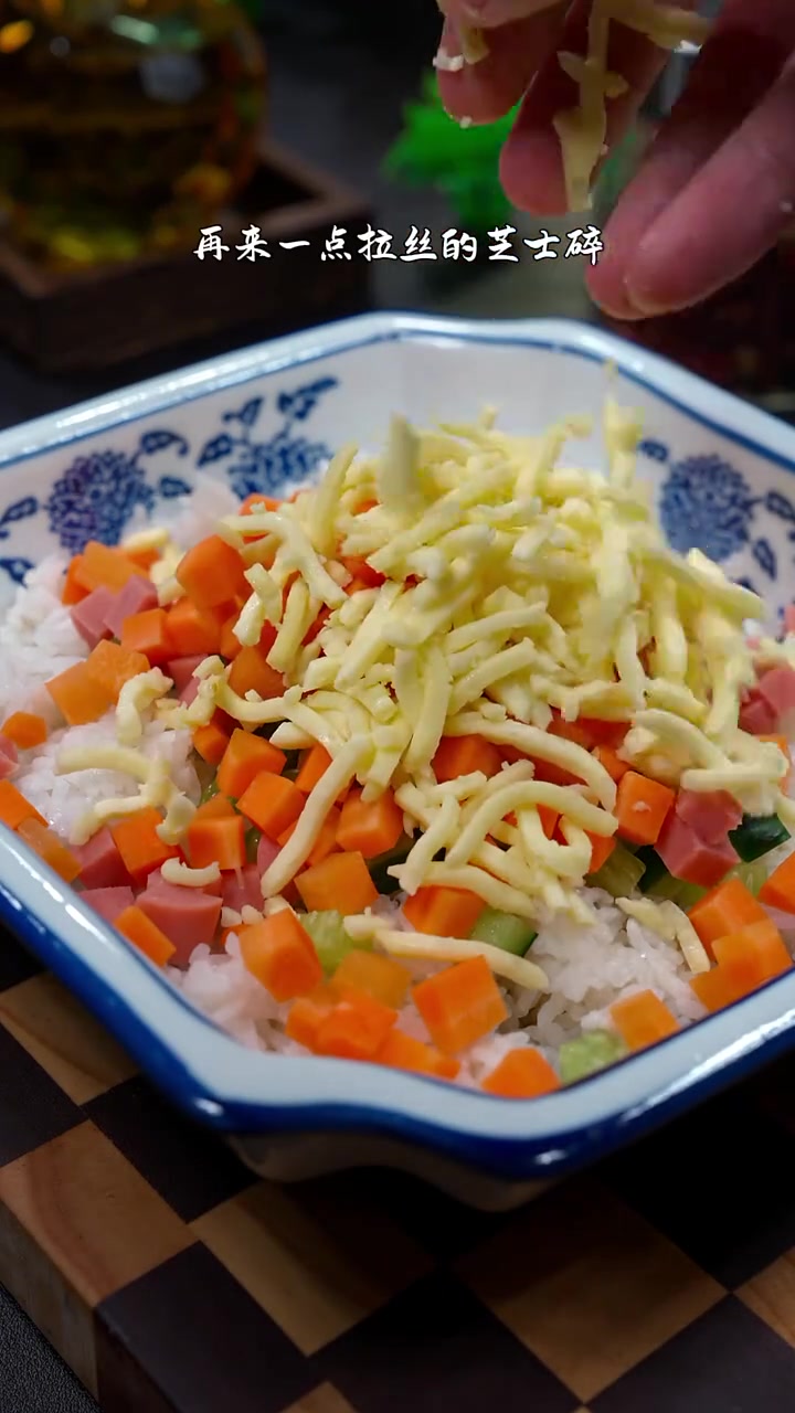 建议用剩米饭做芝士饭团子，孩子超爱