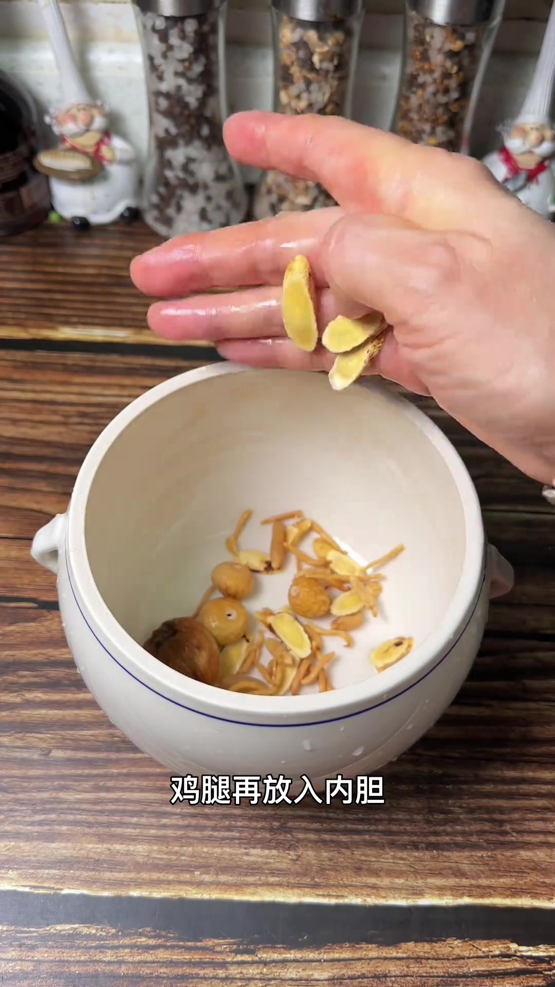 太子参与小母鸡炖汤,适合孩子,妈妈快安排