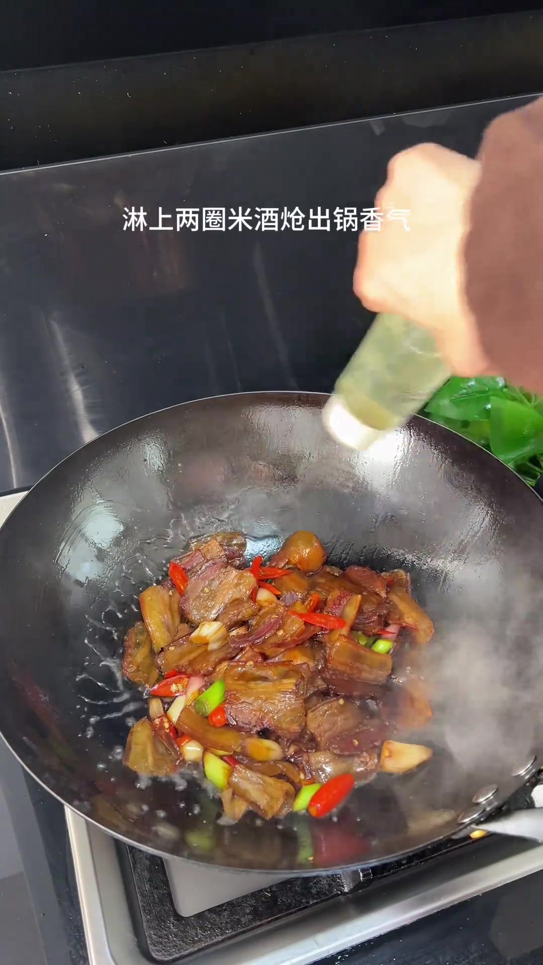腊肉炒大蒜,不咸不淡,腊香浓郁,大蒜好吃
