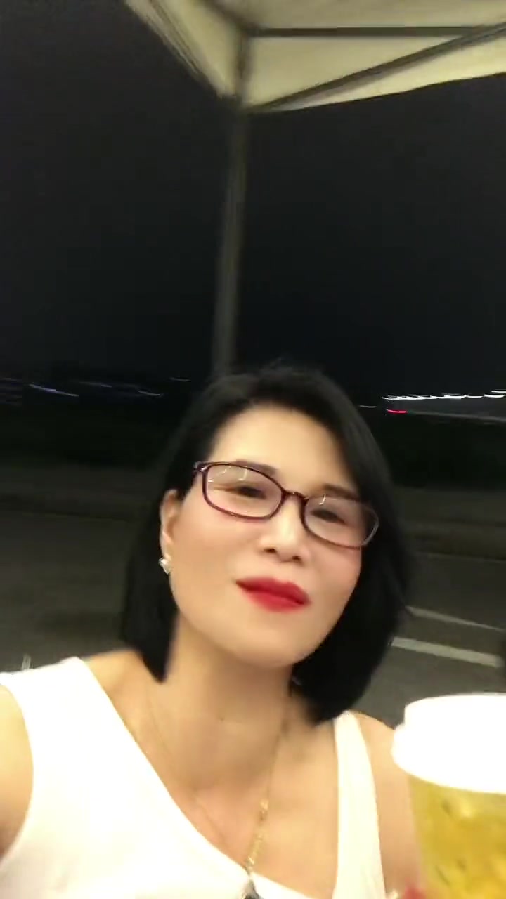 吃荔枝时喝百香果柠檬茶