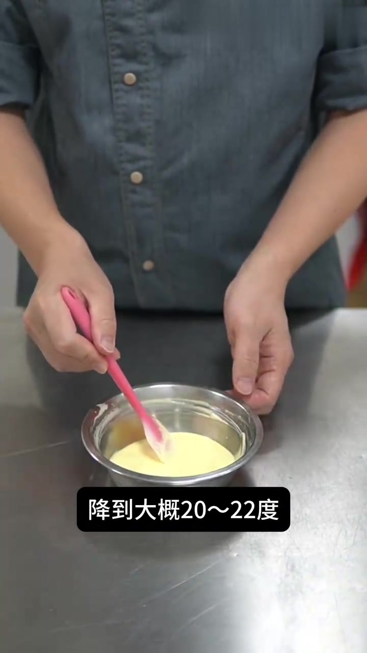 稳定淡奶油打发教程:添加黄油
