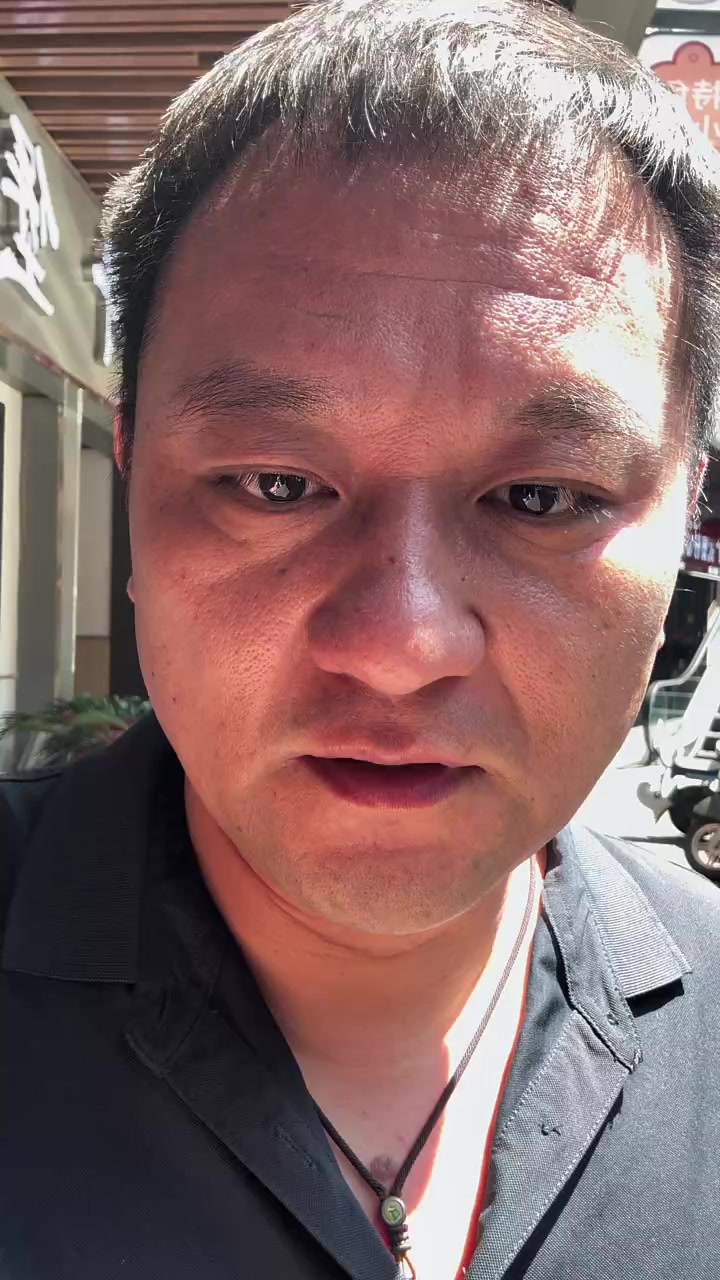 前几天儿子过生日，我们第一次吃到了生日蛋糕汉堡，味道不错