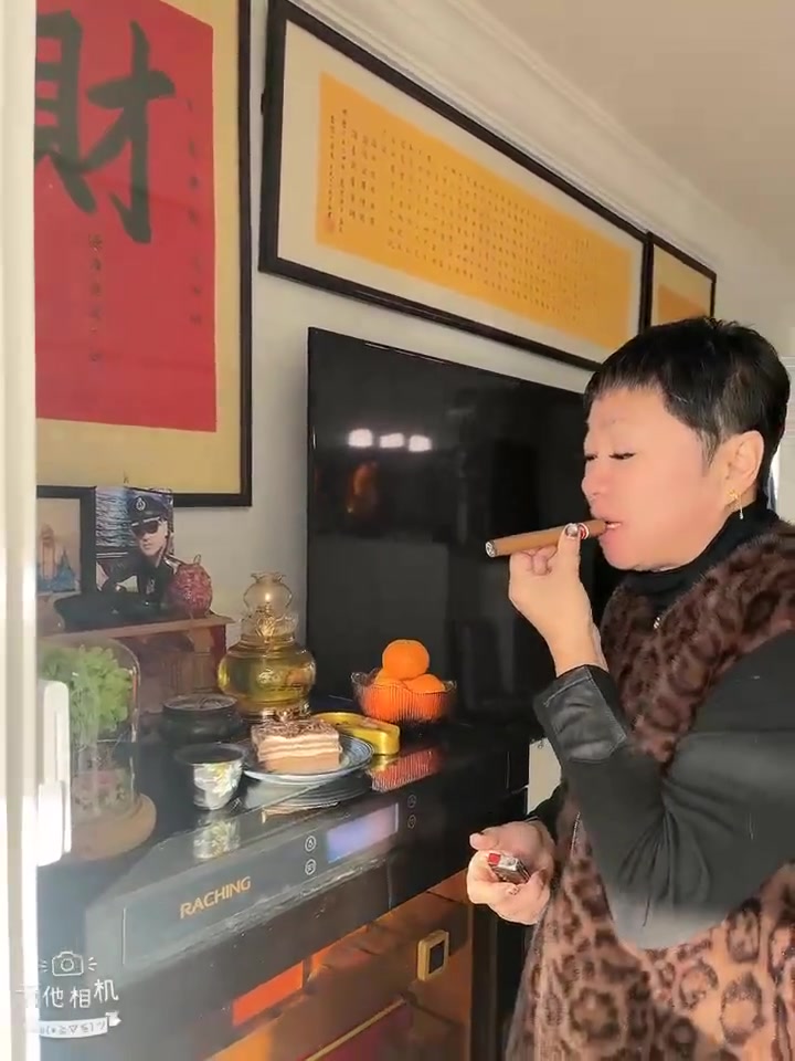 老公生日,送蛋糕雪茄,诉说心里话,愿深情活着