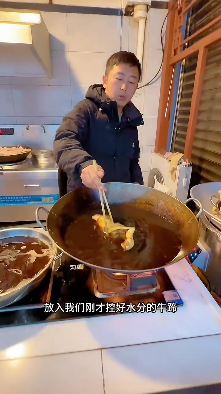 牛蹄可炸泡灌汤，做出麻辣鲜香耙糯口味