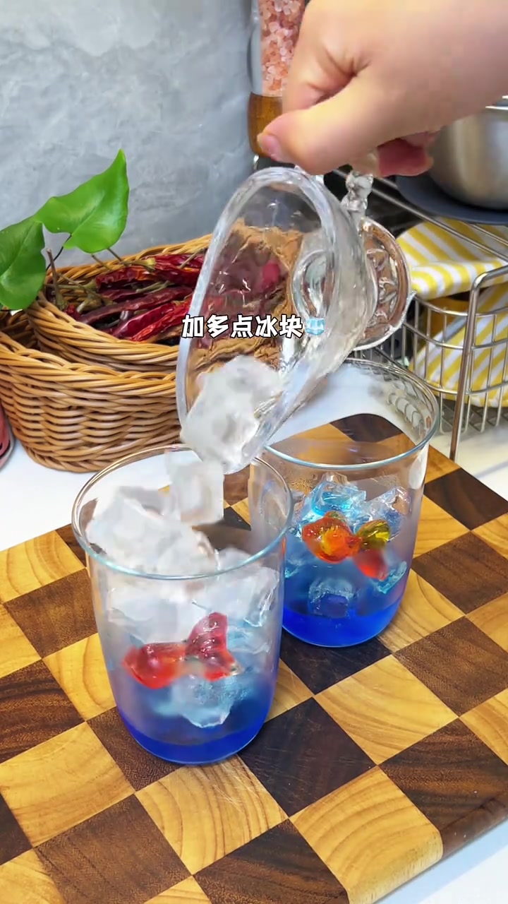 在家做饭｜当你有个会做饭的老婆太幸福了,大口吃肉也太快乐了吧，今日菜单，-牛排拼盘 -辣奶