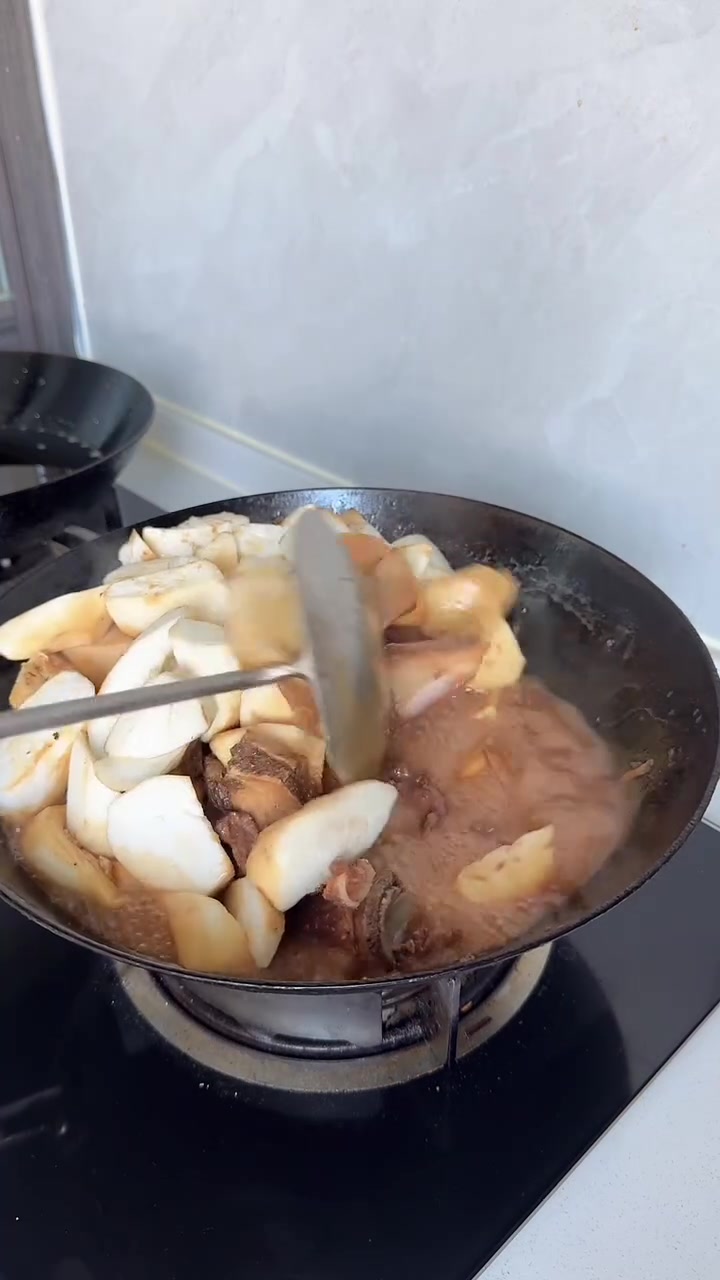 一毛钱一斤茄子排骨炖茄子做法超简单快来试试
