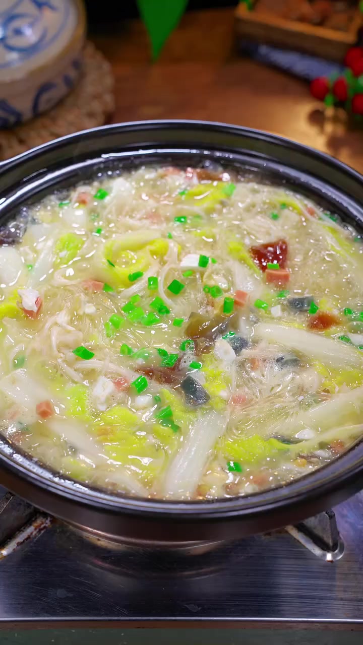 一个咸鸭蛋+一个皮蛋就能做出鲜美好吃的上汤娃娃菜,孩子爱吃做法简单