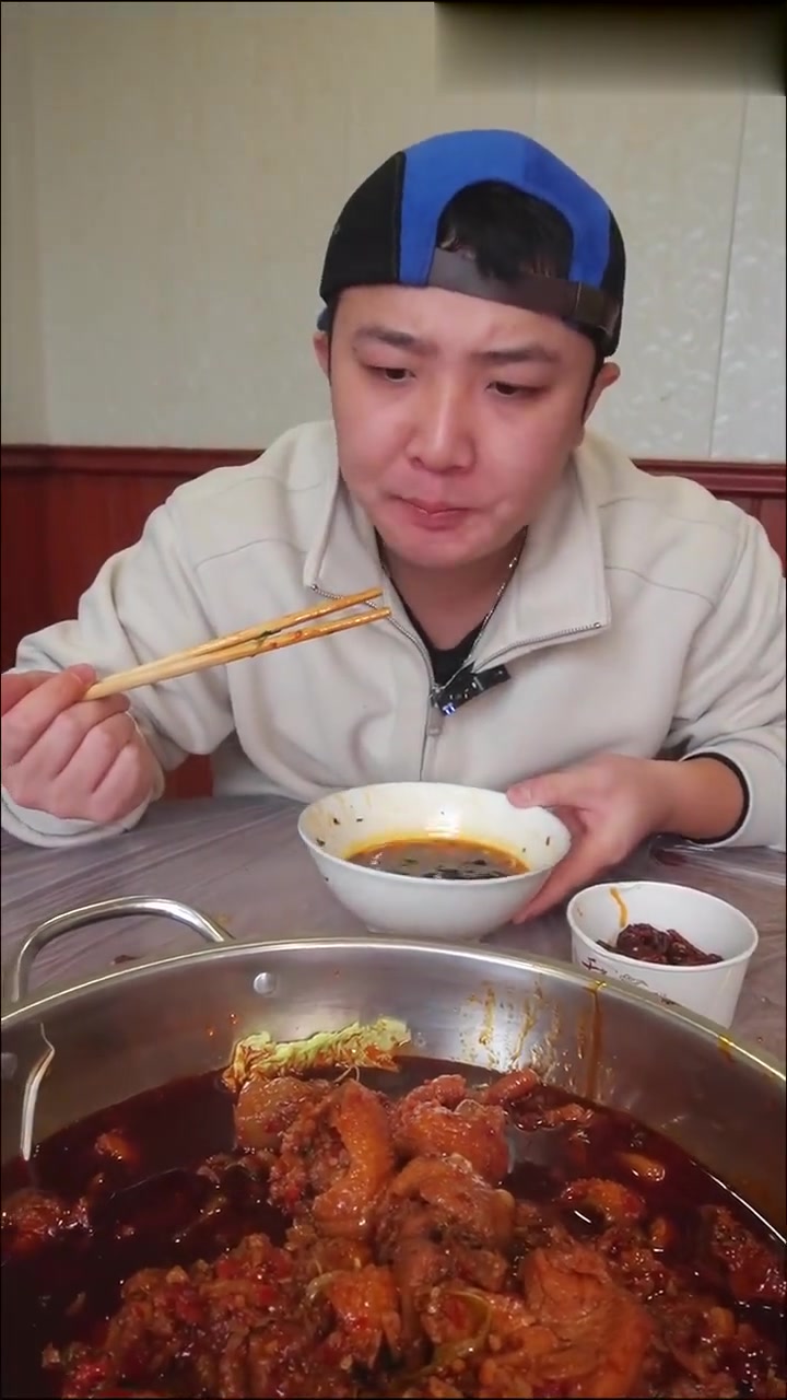 开在贵阳乡村的牛肉粉和辣子鸡，几十年的老店不是盖的