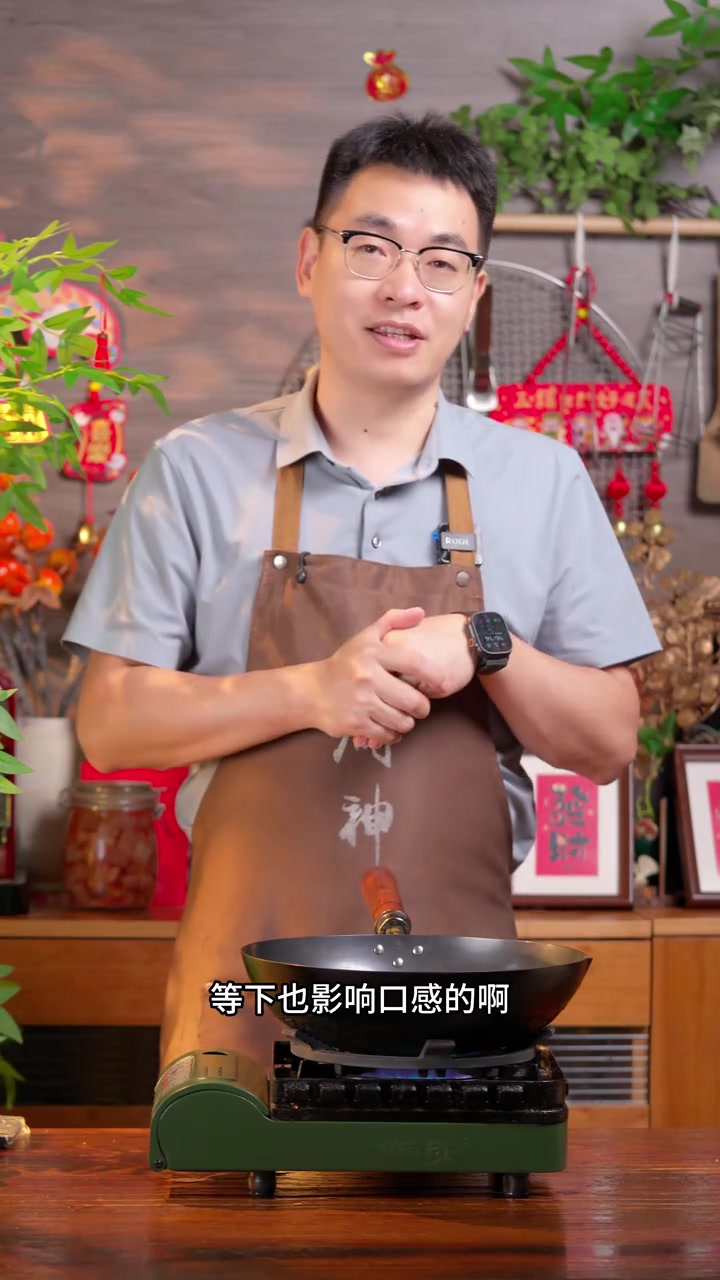 千张三鲜煲，以后千张买回来不知道怎么做好吃，你可以试试这个千张三鲜煲
